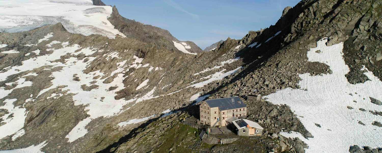 Die Neue Prager Hütte am Großvenediger musste 2022 die Saison aufgrund von Wassermangel frühzeitig beenden.
