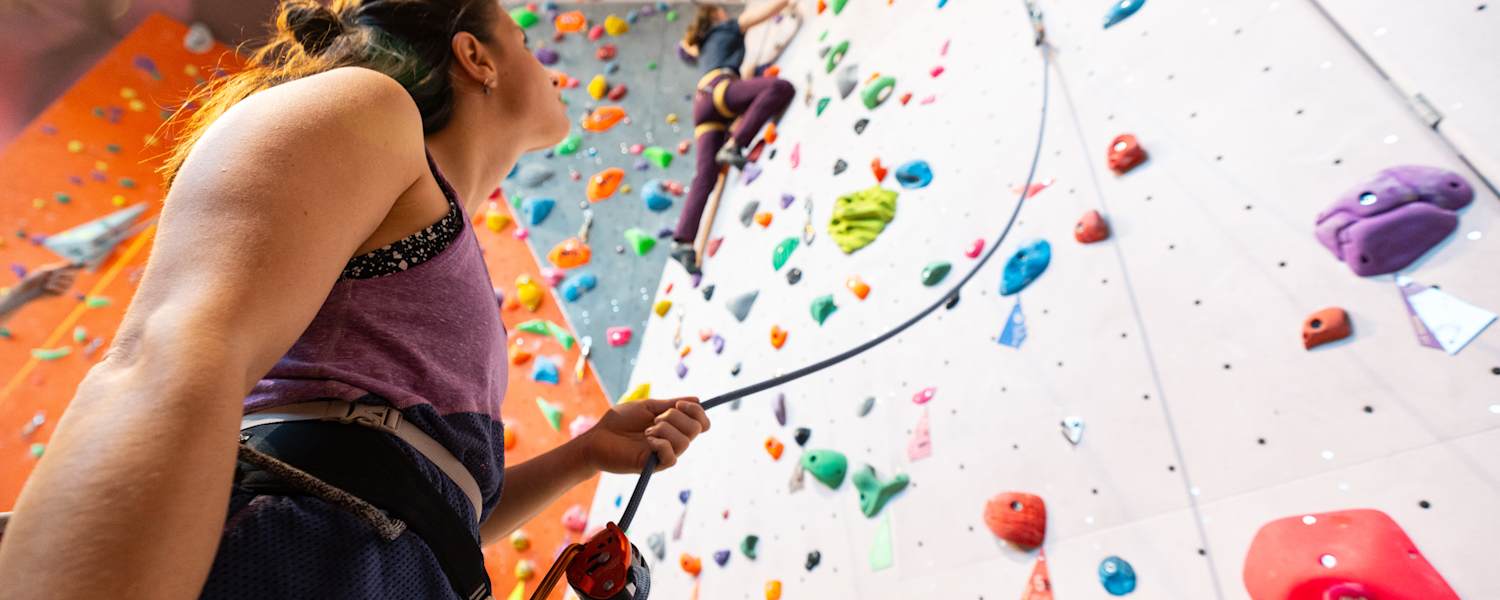 Diese Ausrüstung brauchst du fürs Klettern in der Halle