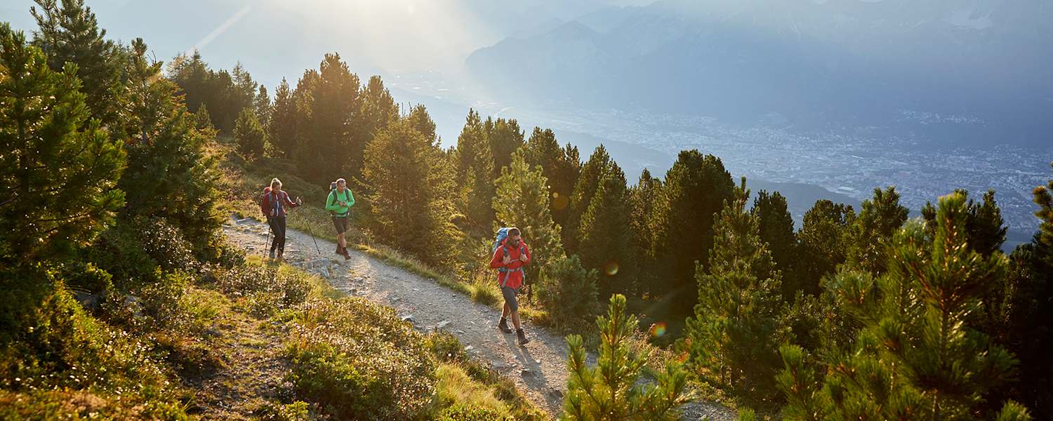 Zahlreiche Wanderwege schlängeln sich durch Innsbrucks Regionen.