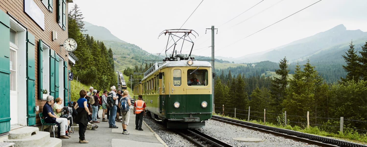 Öffentliche Anreise zur Wanderung mit der Bahn.