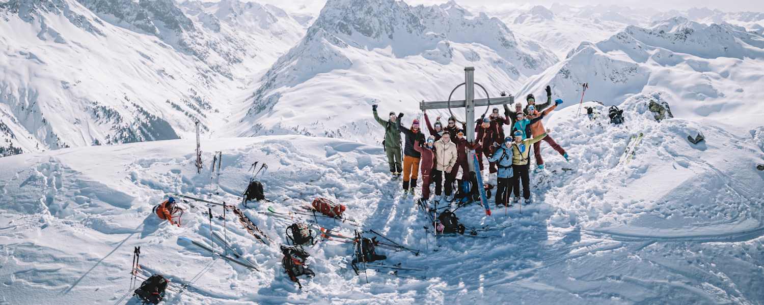 12 ausgewählte Skitouren-Begeisterte aus Österreich und Deutschland erlebten mit Gerlinde Kaltenbrunner am Arlberg das Abenteuer ihres Lebens.
