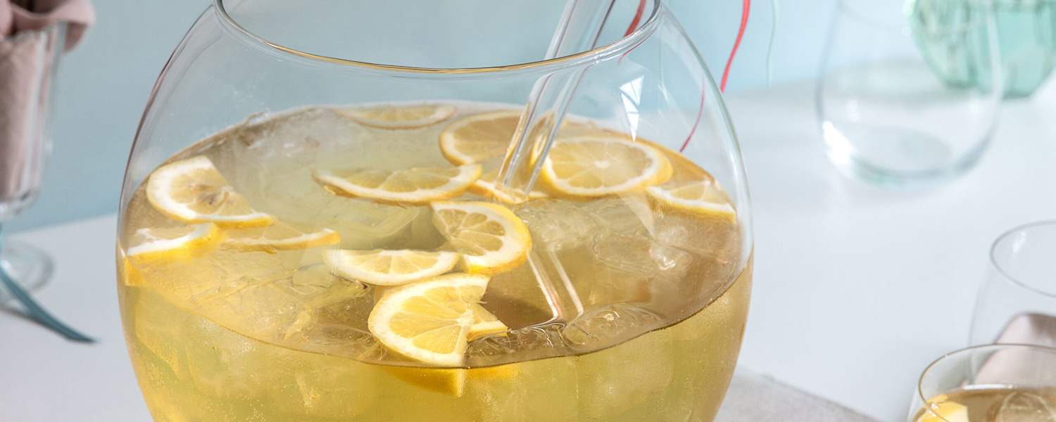 Die Waldmeisterbowle ist eine traditionelles Getränk im Mai.