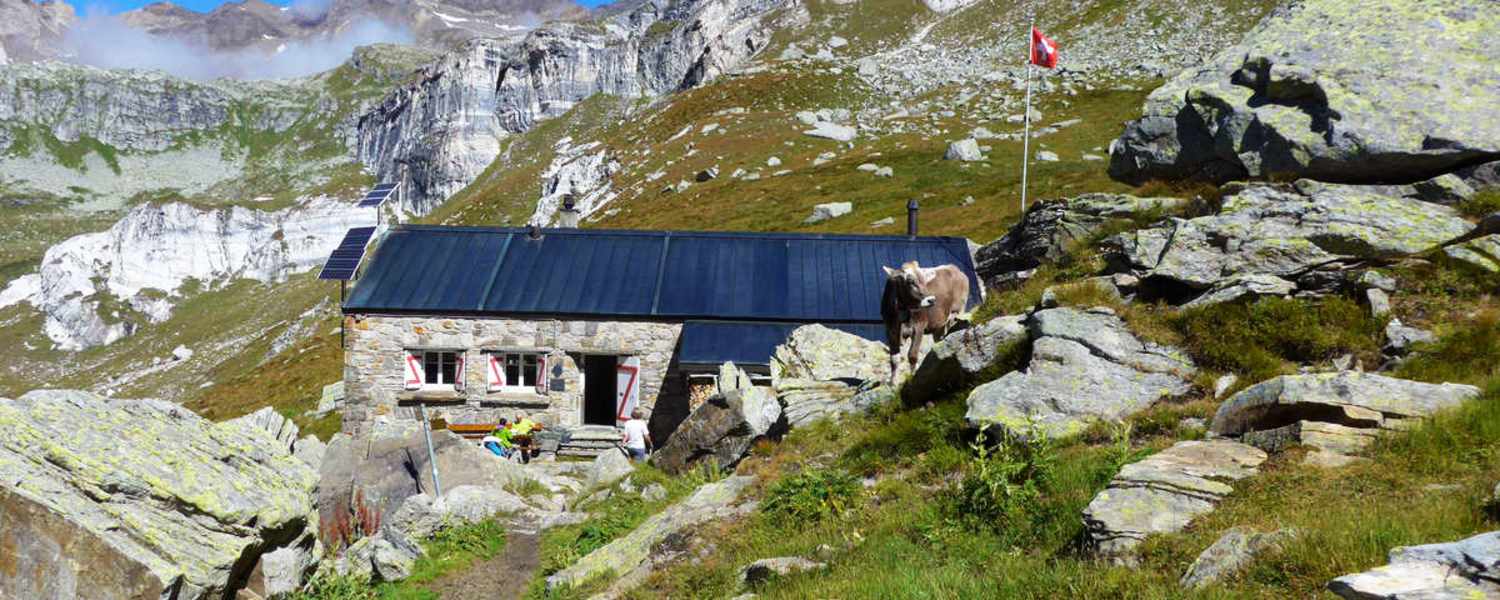Die Binntalhütte in den Tessiner Alpen im Wallis