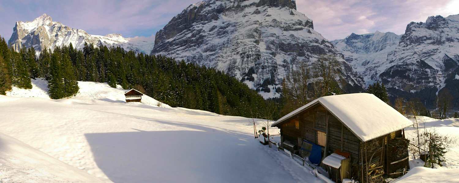Blick in die winterliche Landschaft der Jungfrau-Region rund um Grindelwald