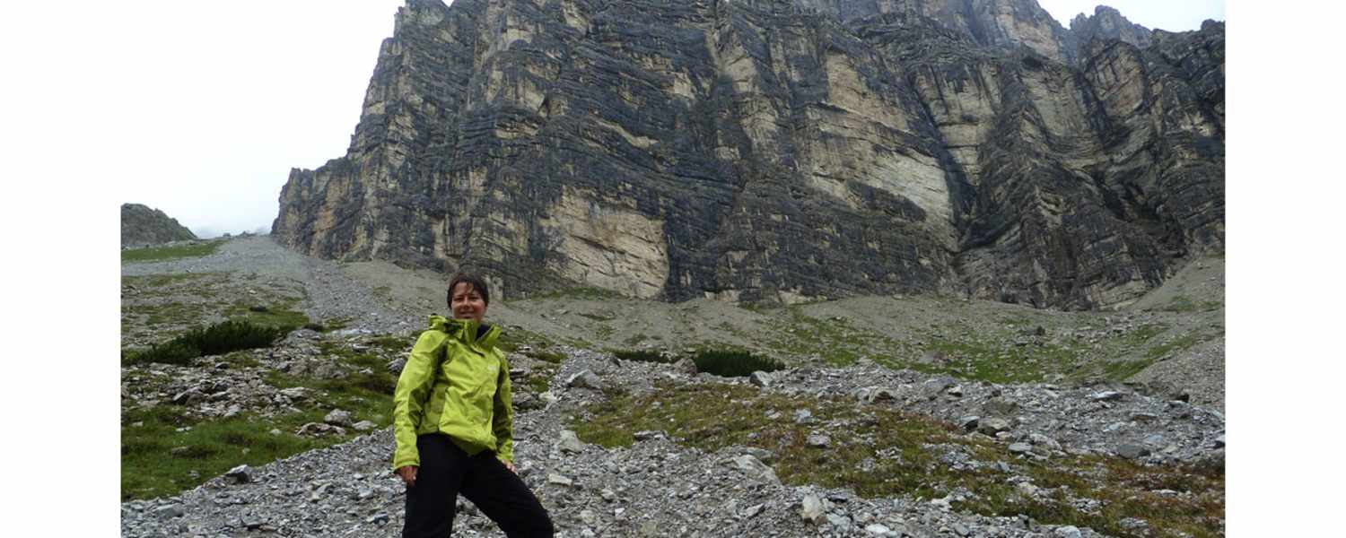 Alpin-Ökologin Christina Schwann in den Bergen