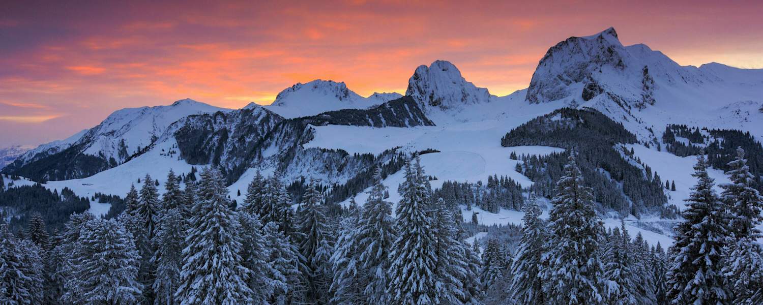 Bergpanorama im Berner Oberland mit der Gustispitze bzw. der Chrummfadenfluh