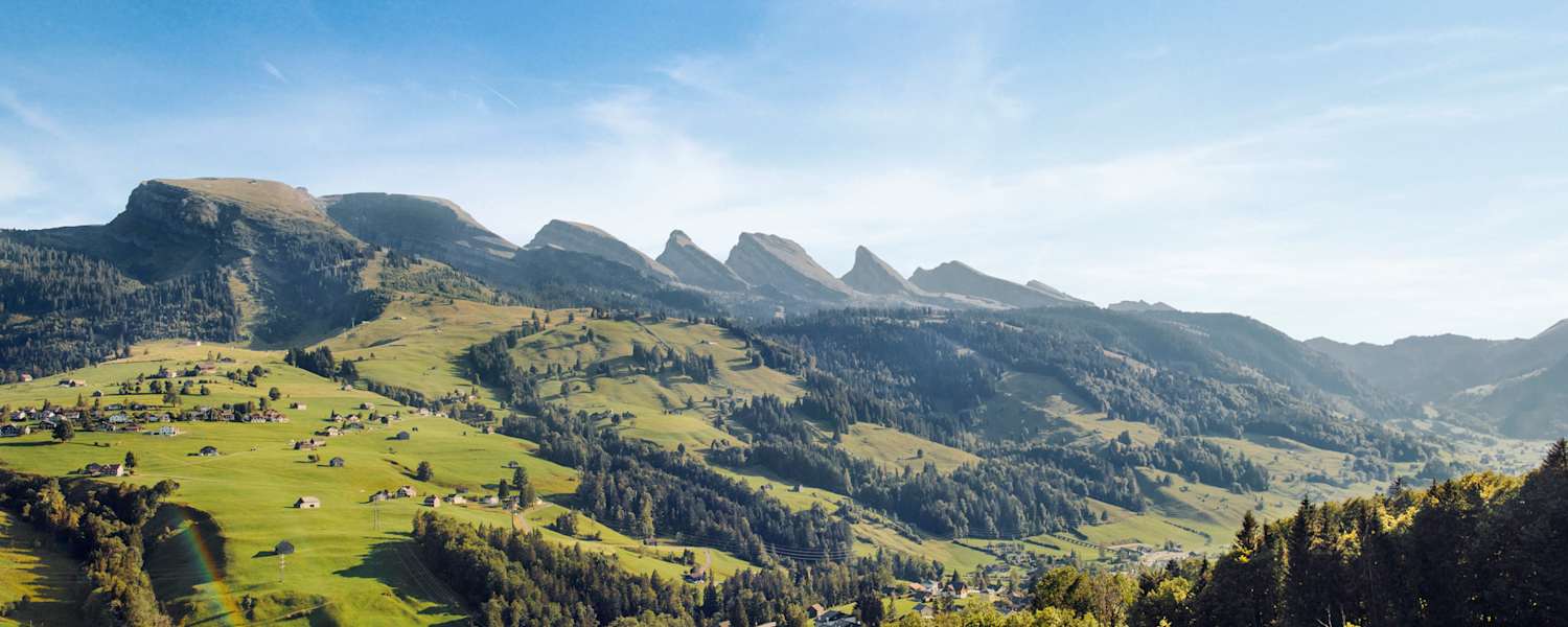 Die sieben Berge bei strahlendem Sonnenschein.