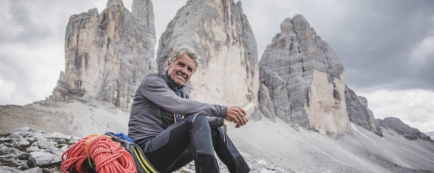 Peter Habeler vor den Drei Zinnen