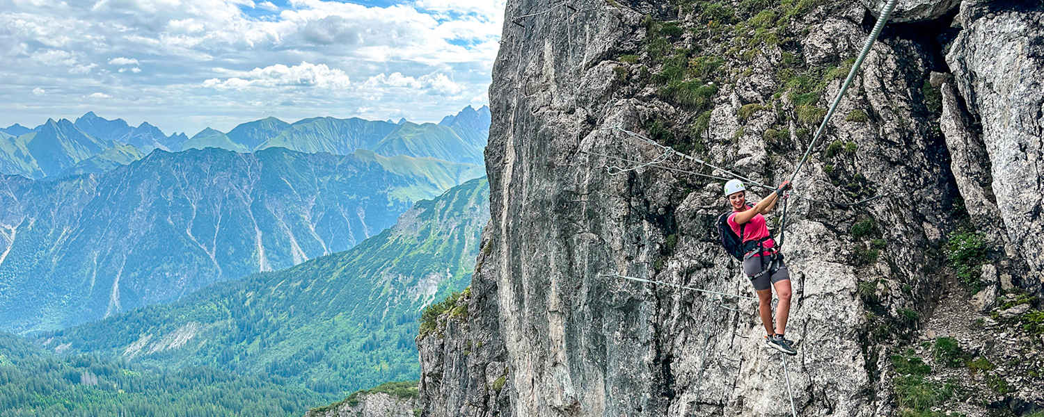 Drahtseilakt: Einige Passagen des Sportklettersteiges sind knifflig.