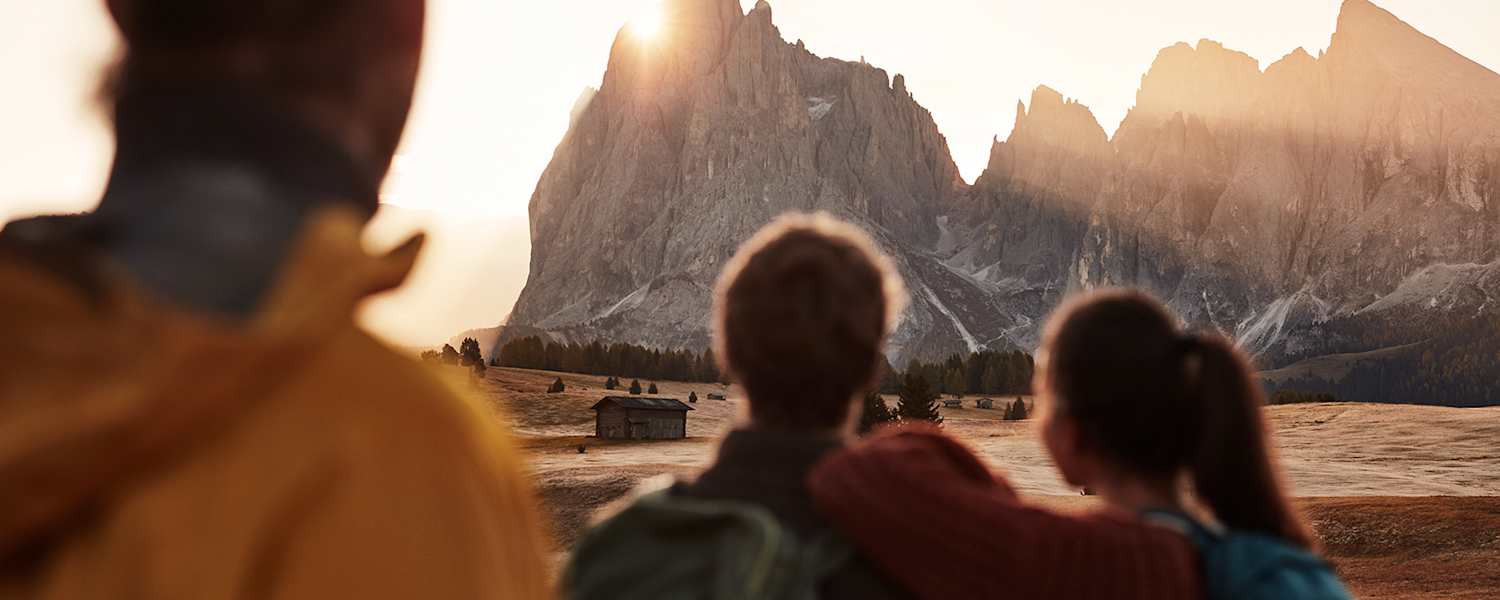 Von der Sonne geküsst: Die markanten Bergformationen der Dolomiten.