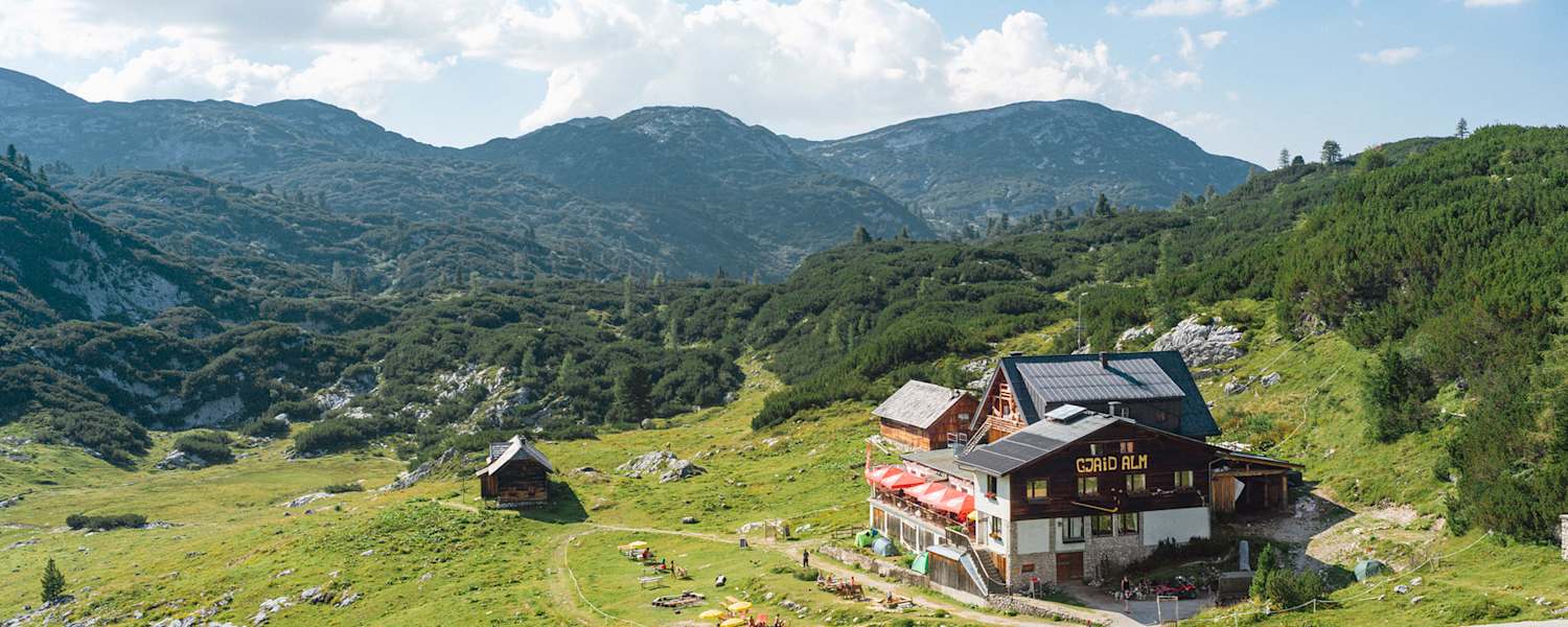 Die Gjaidalm auf 1.738 Metern ist Ausgangspunkt für zahlreiche Touren am Dachstein