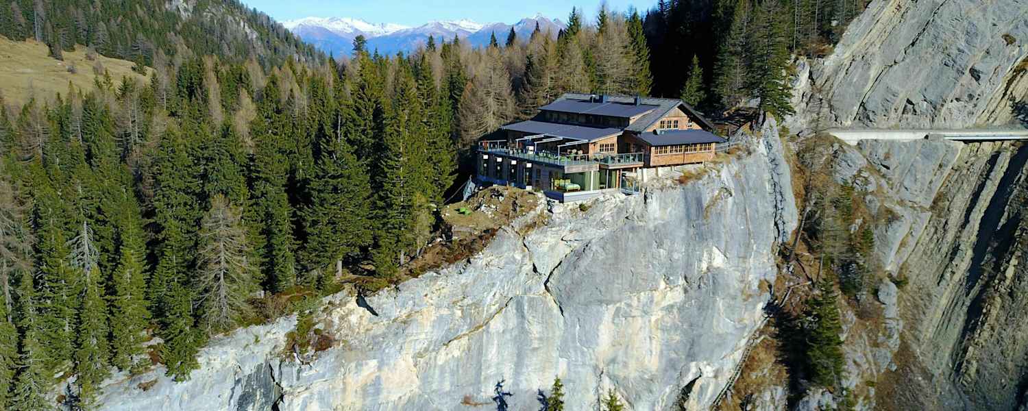 Die Dolomitenhütte (1.616 m): Der „Adlerhorst“ von Osttirol