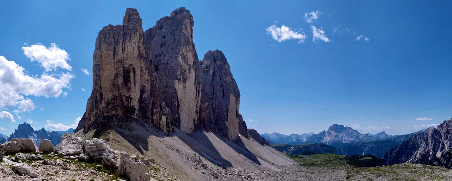 Ein Anblick, dem sich wohl kein Bergsteiger so leicht entziehen kann: Die Drei Zinnen in den Sextener Dolomiten.