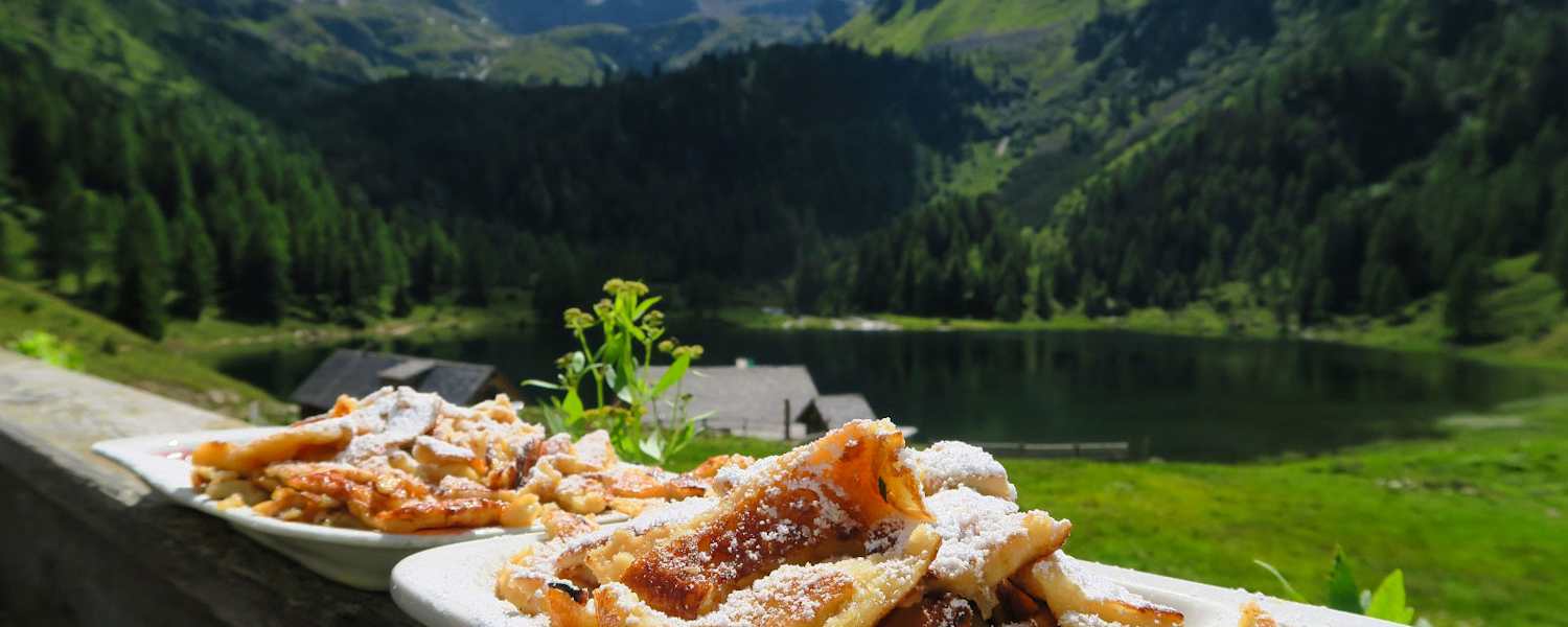 Kaiserschmarrn auf der Duisitzkarseehütte in den Schladminger Tauern in der Steiermark