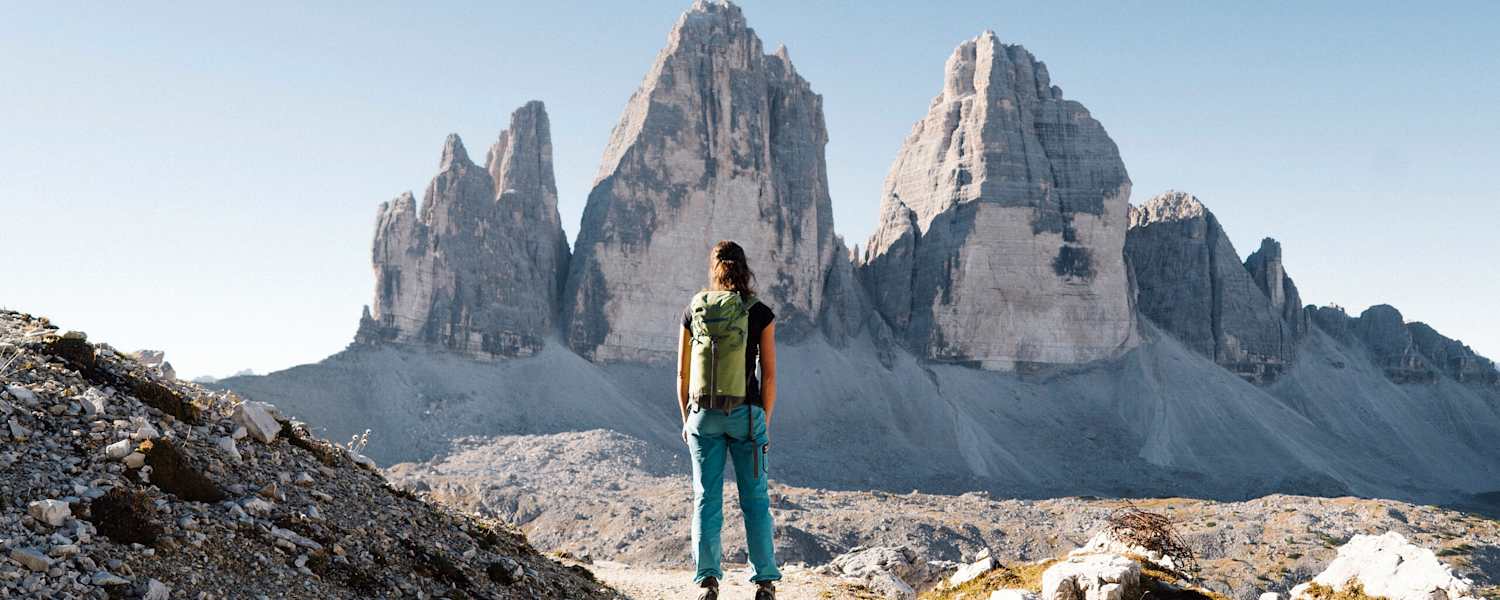 Wanderin vor den Drei Zinnen