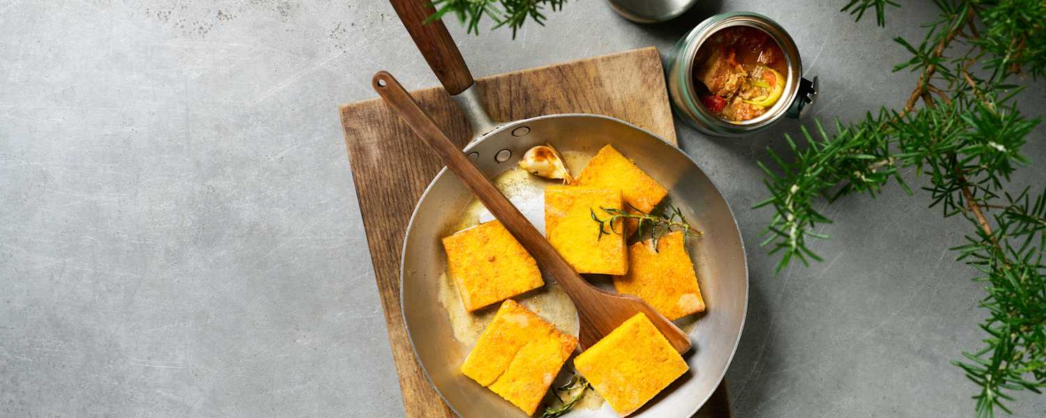 Polentaschnitten mit Ragu