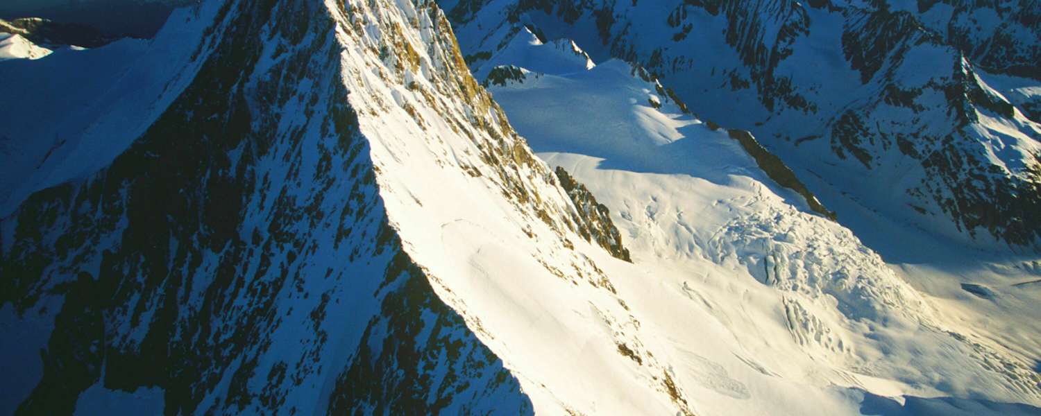 Das Finsteraarhorn in den Berner Alpen zwischen Wallis und Bern