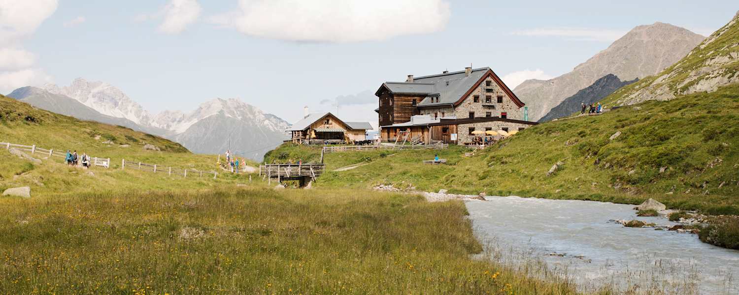 Die Franz-Senn-Hütte in den Stubaier Alpen