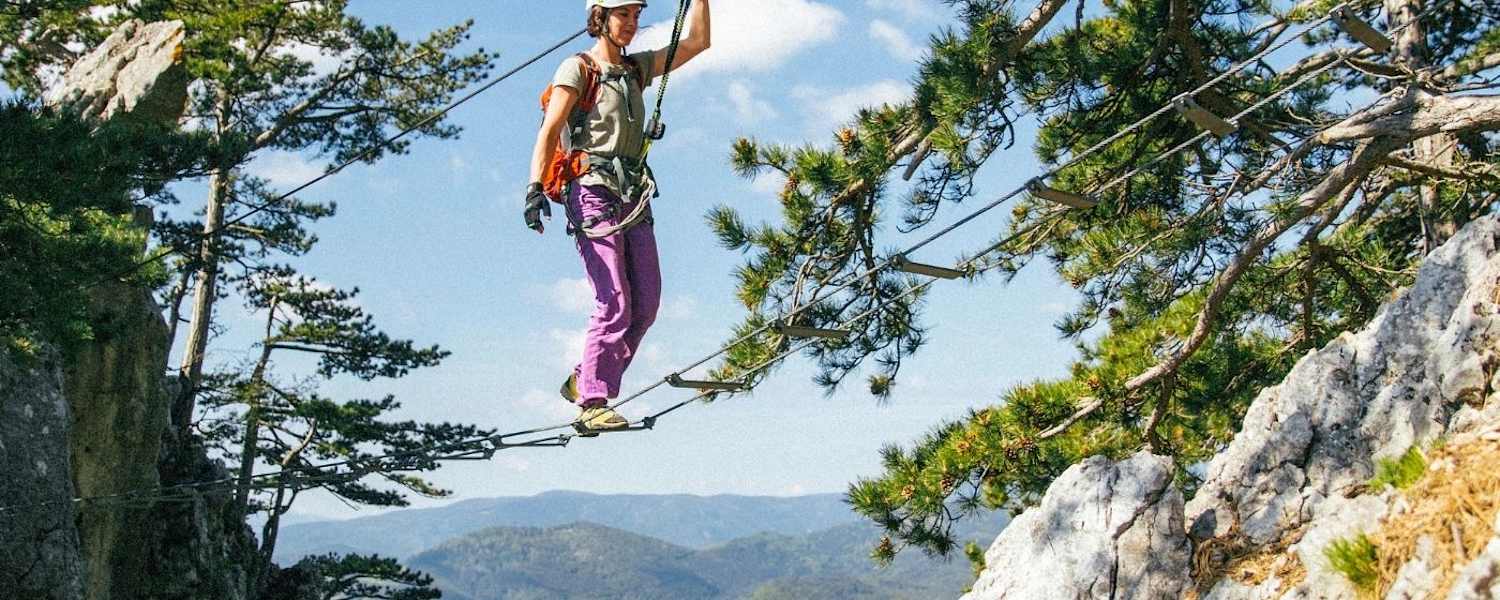 Eine horizontale Sprossenleiter sorgt für extra Adrenalin