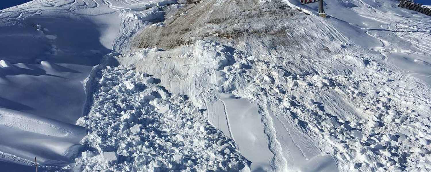 Gleitschneelawinen sind ein häufiger Anblick im freien Gelände, nicht nur im Frühjahr