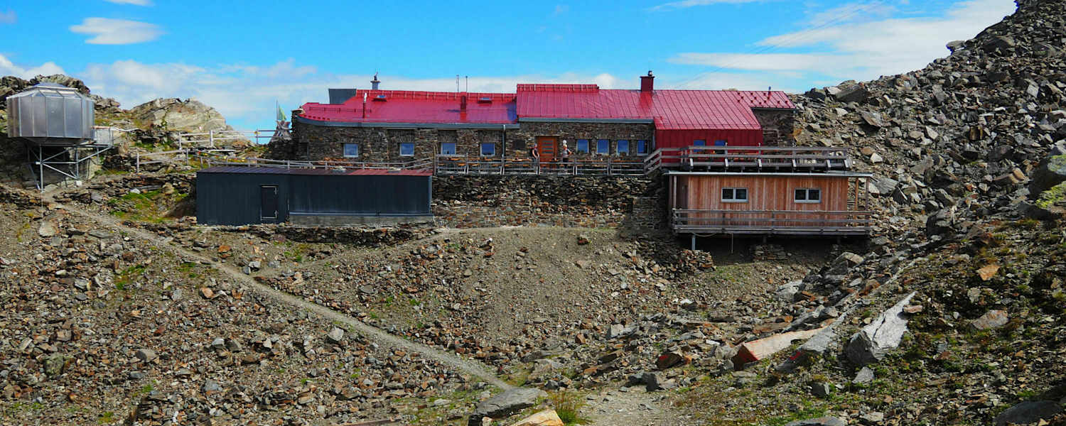 Die Glungezerhütte in den Tuxer Alpen in Tirol