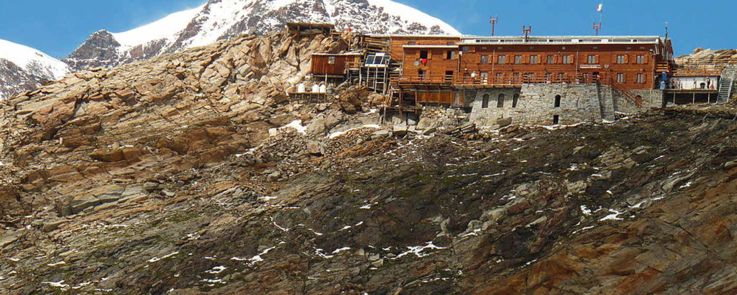 Die Gnifetti Hütte im Monte-Rosa-Massiv