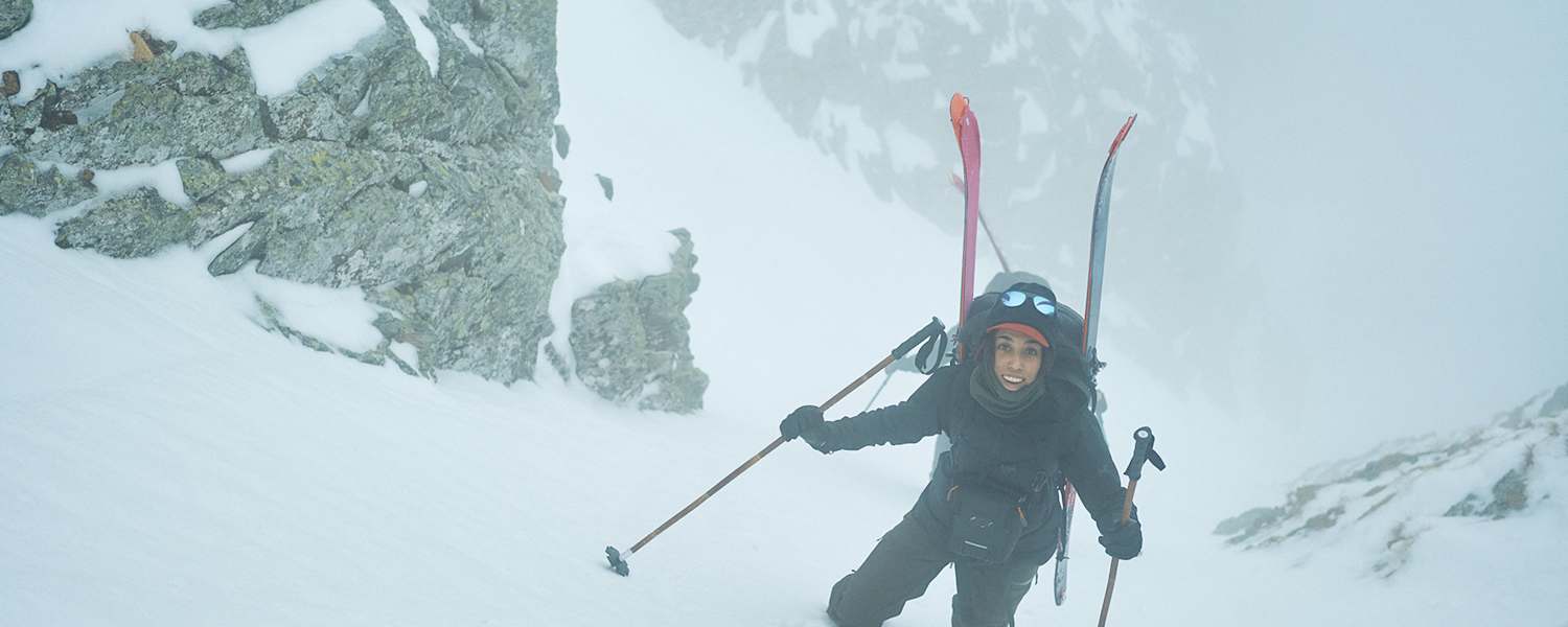 Freeriderin Silvia Moser erkundet mit ihren Freunden die Berge Osteuropas.