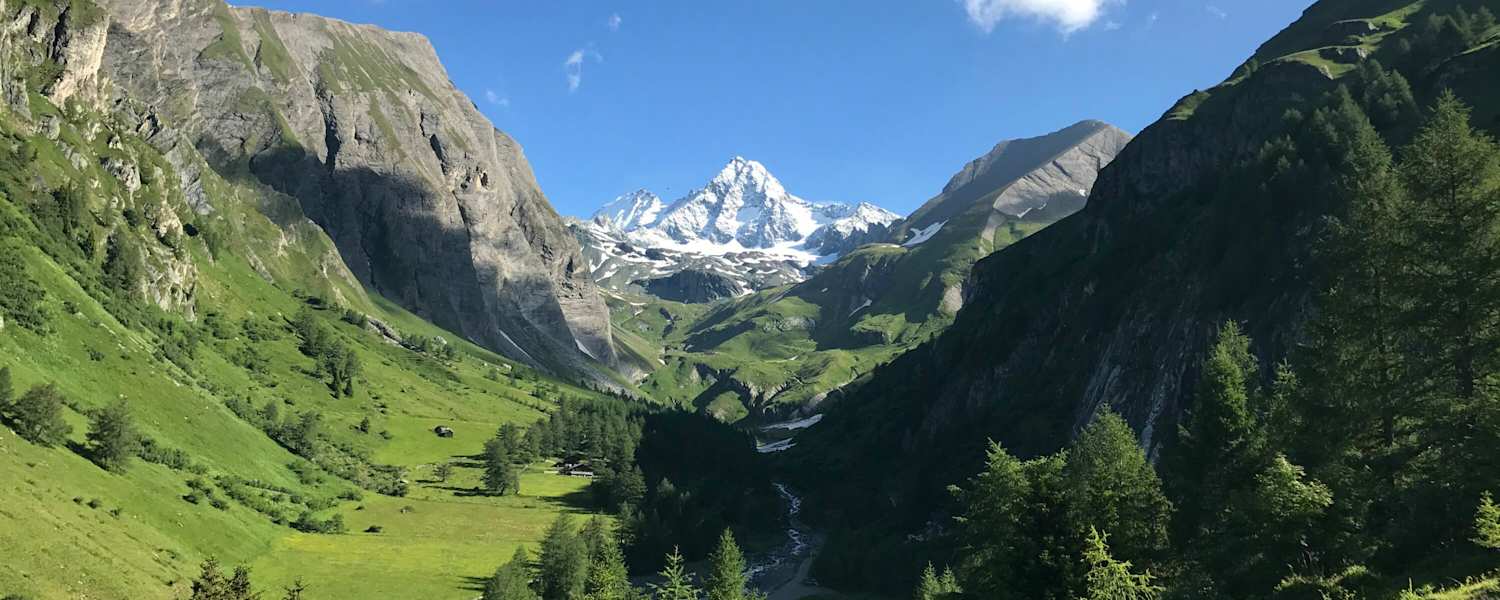 Blick vom Ködnitztal bei Kals auf den Großglockner - der Doppelgipfel ist gut erkennbar. 