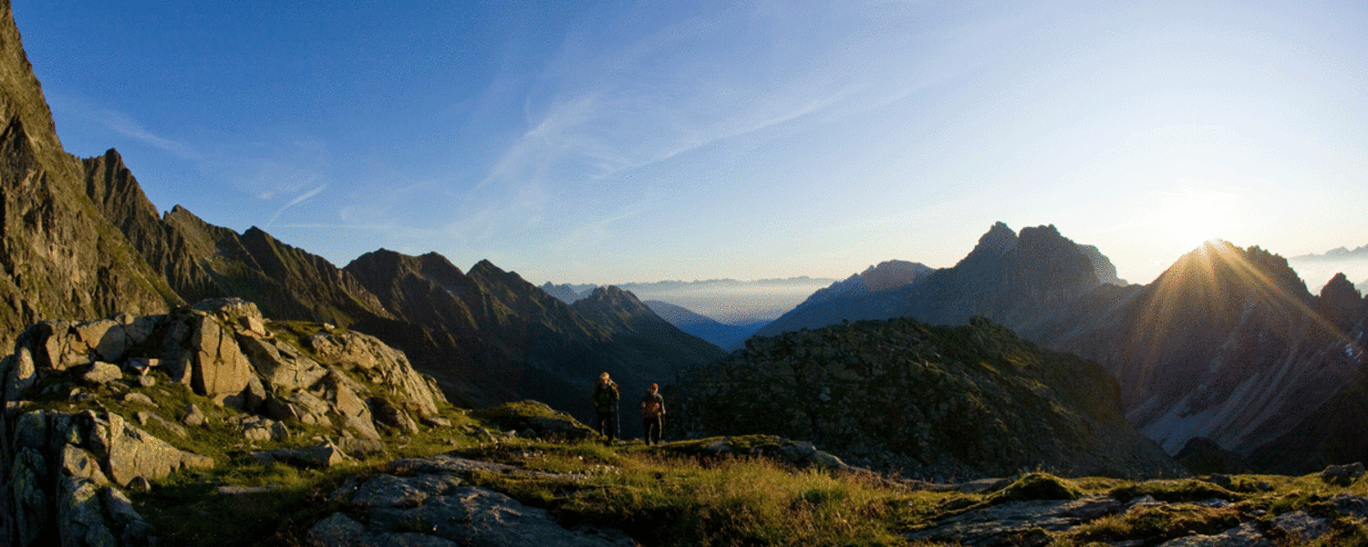 Gegebüber der Rötenspitze ragt der 3.277 m hohe Habicht in die Höhe