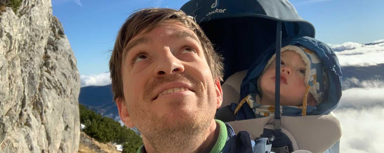 Julian Paschinger mit Sohn Tobias in der Kraxe