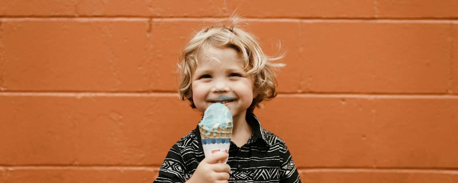 Kinder lachen gerne und viel. Leider vergessen wir im erwachsenen Alter oft darauf...