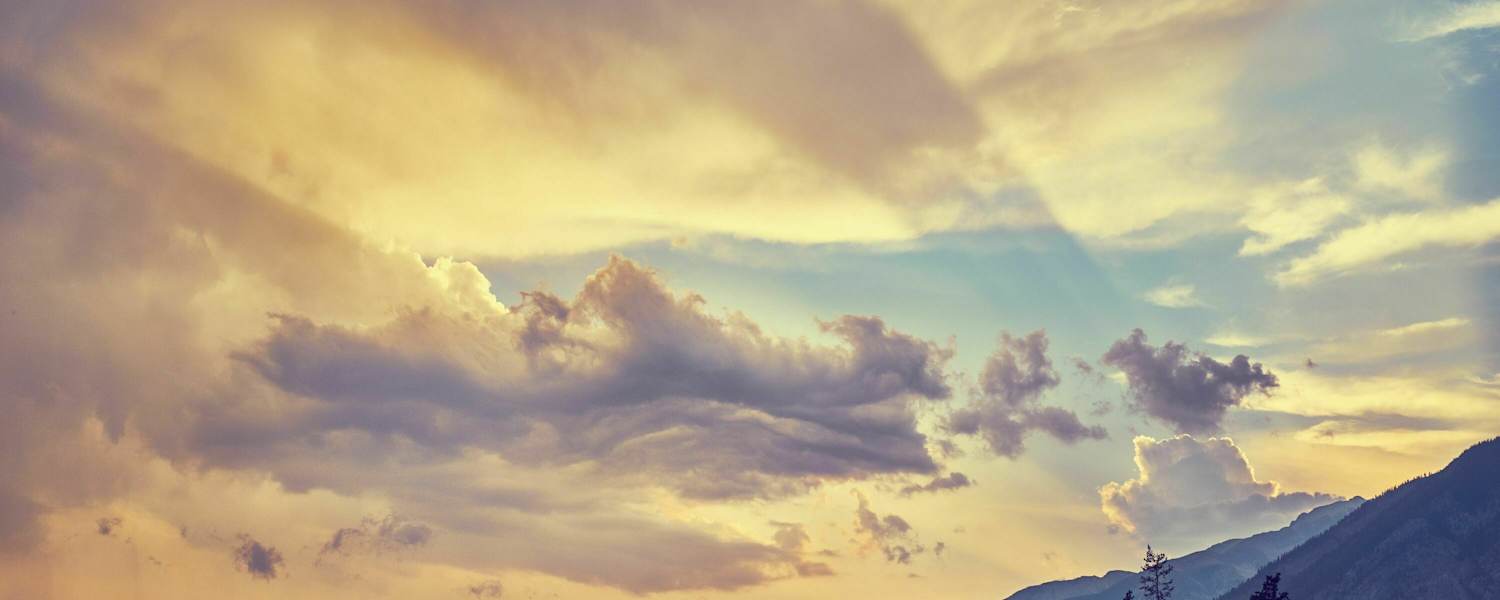 Wolken in den Bergen