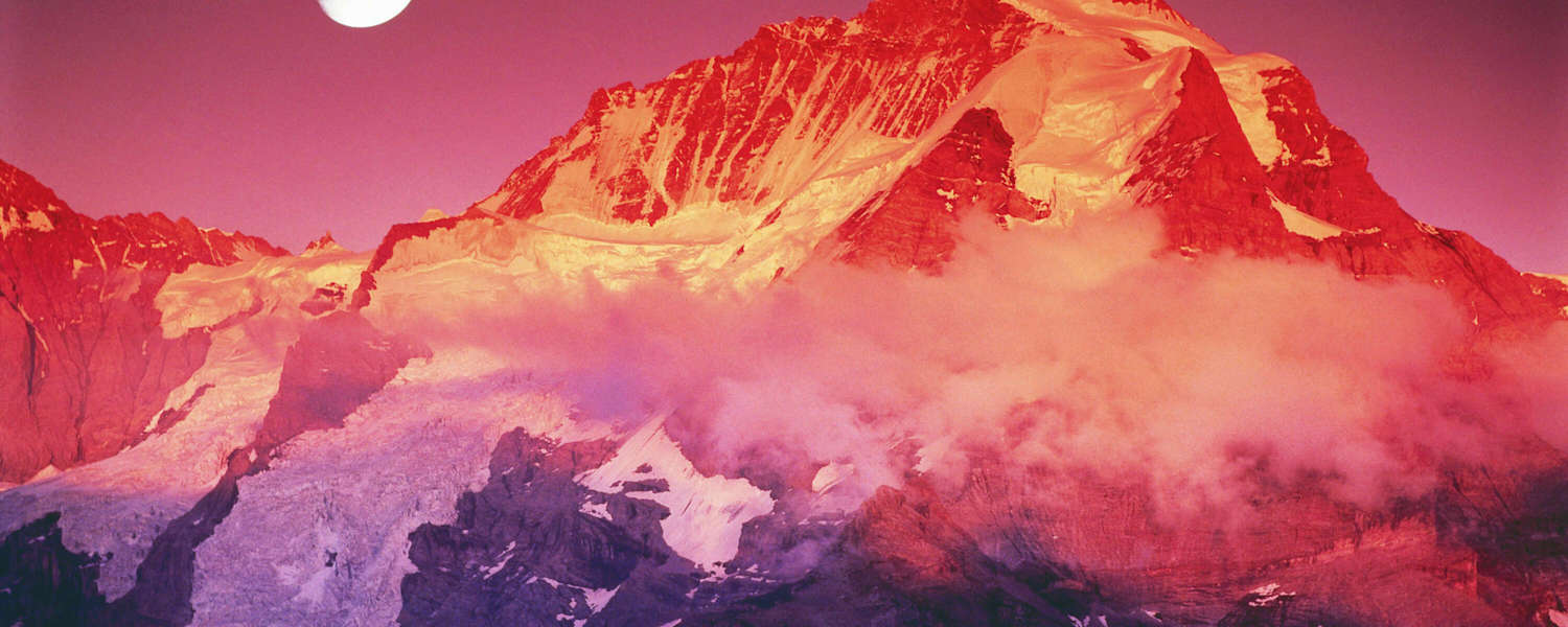 Abendrot in den Berner Alpen: Der Gipfel der Jungfrau
