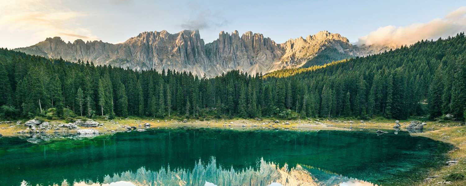 Karersee in den Dolomiten in Südtirol