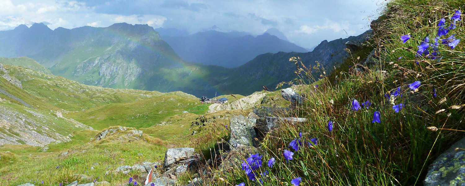 Blick auf die Fillmoor-Standschützenhütte am Karnischen Kamm