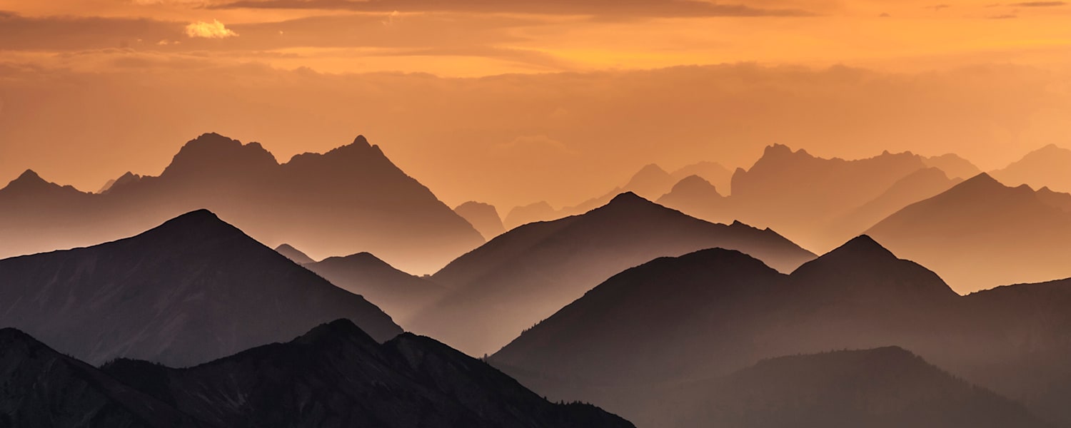 Karwendelspitze und Wettersteingebirge im Abendrot