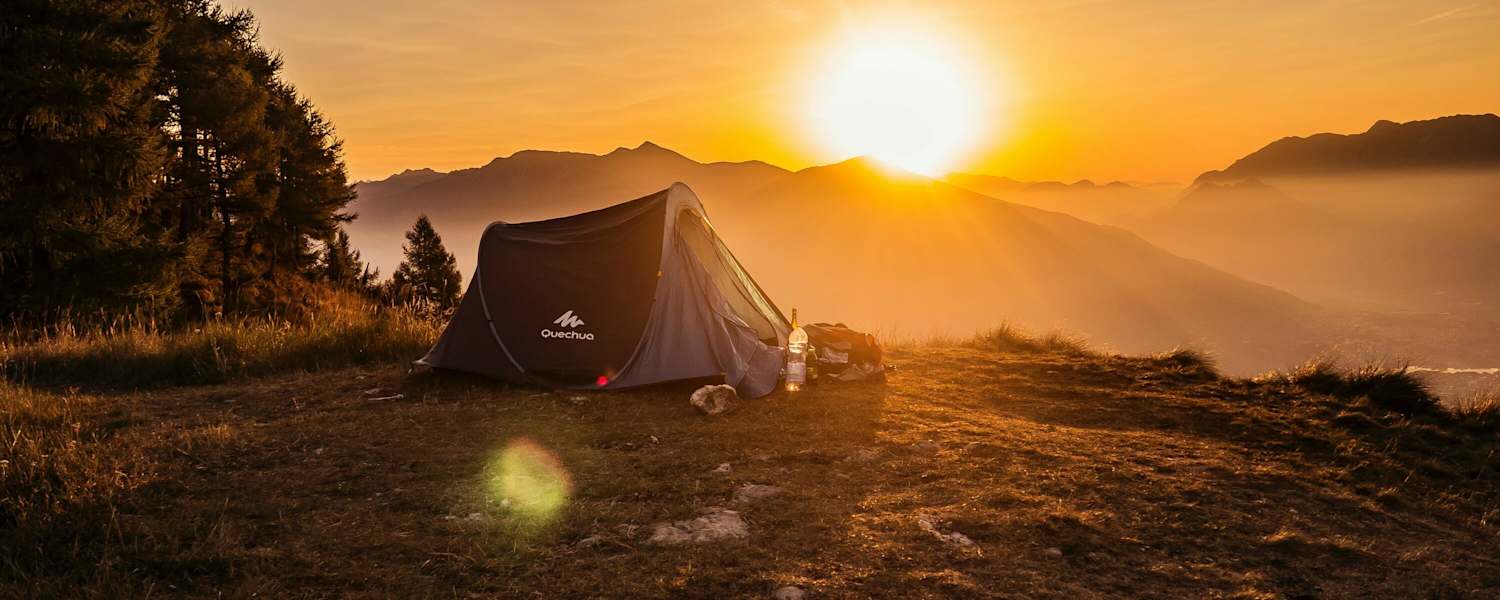 Der Sonnenaufgang vor dem Zelteingang