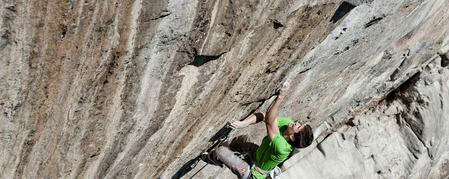 Kilian Fischhuber steil am Weg in der "Bergstation", Zillertal