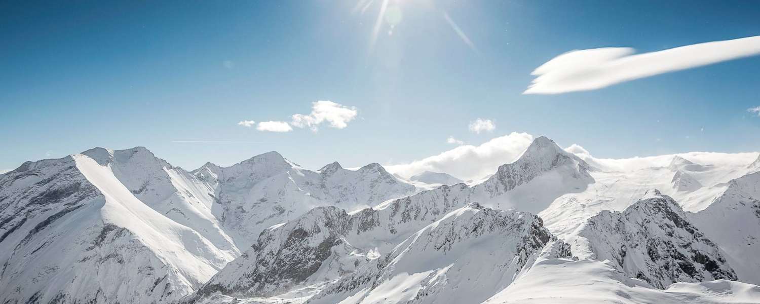 Blick auf die schneebedeckte Glocknergruppe
