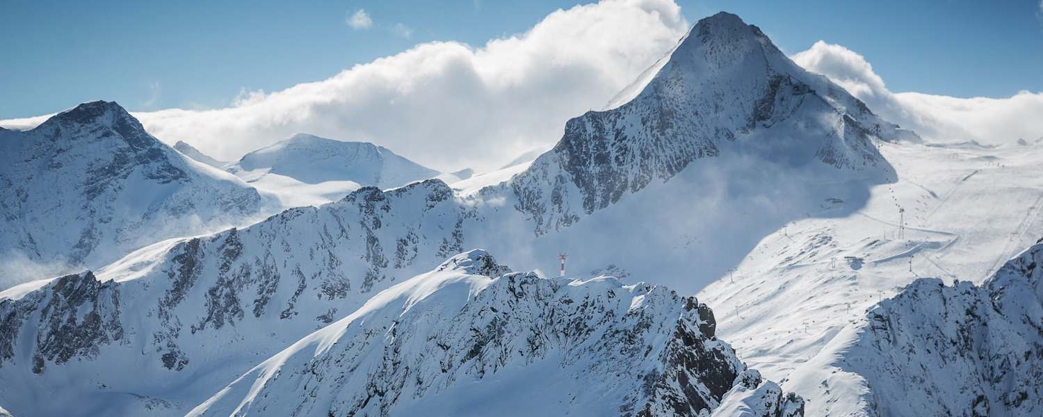 Der markante Gipfelstock über dem Gletscherskigebiet Kitzsteinhorn