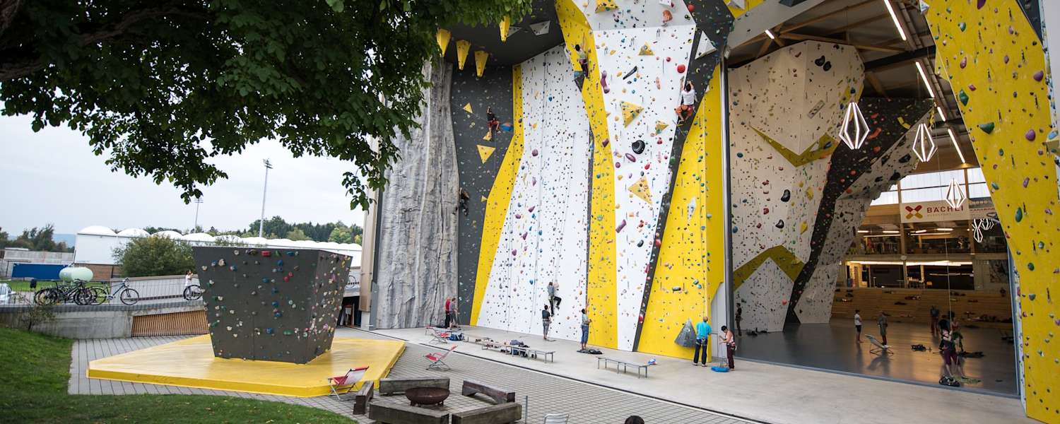 Aussenbereich der Kletterhalle Griffig Uster