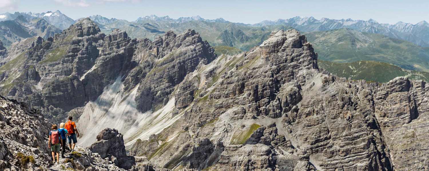 Dolomitenähnlich gestalten sich die Kalkkögel in der Nähe von Innsbruck