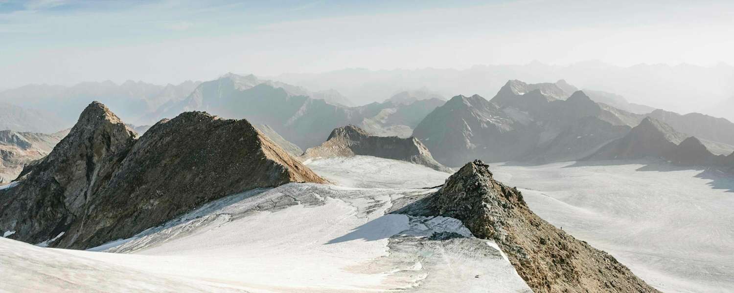 Die Ötztaler Alpen weisen noch gigantische Gletschermassen auf.