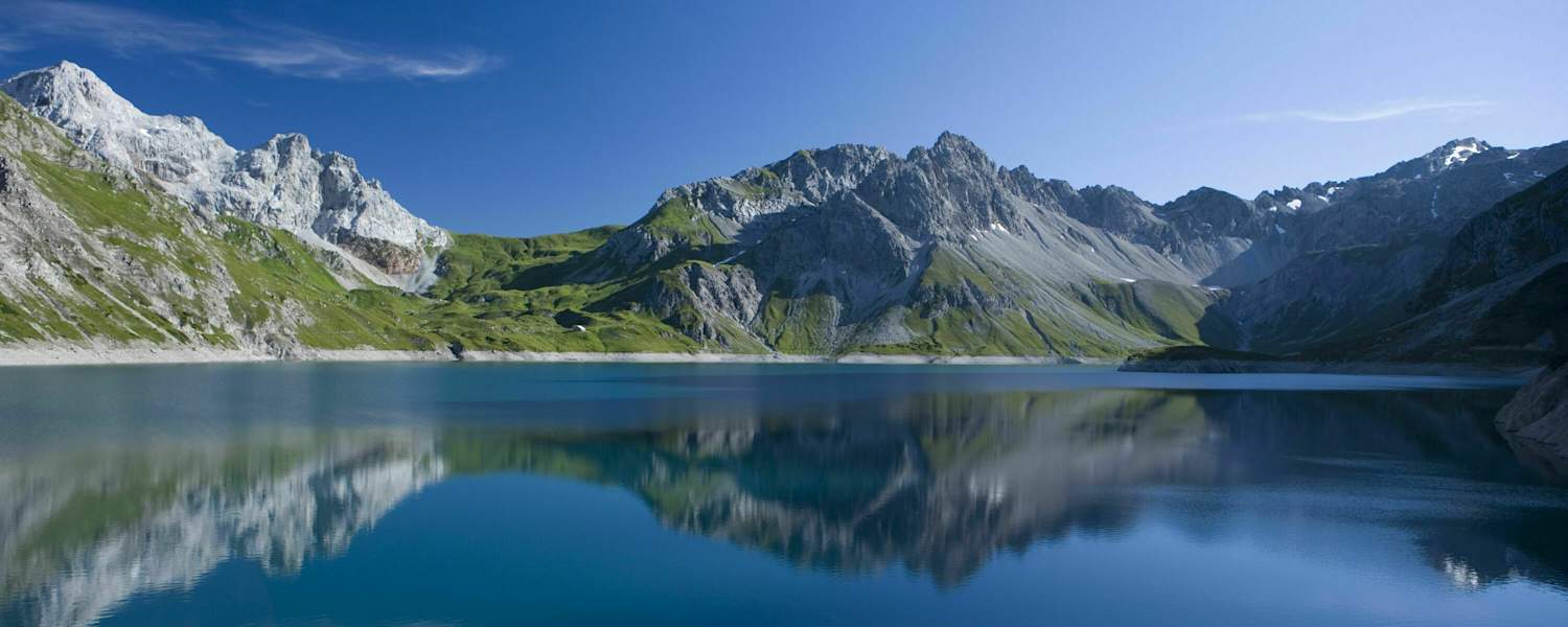 Der Lünersee im Brandnertal lockt mit seinem türkisblauen Wasser und unzähligen Wanderwegen
