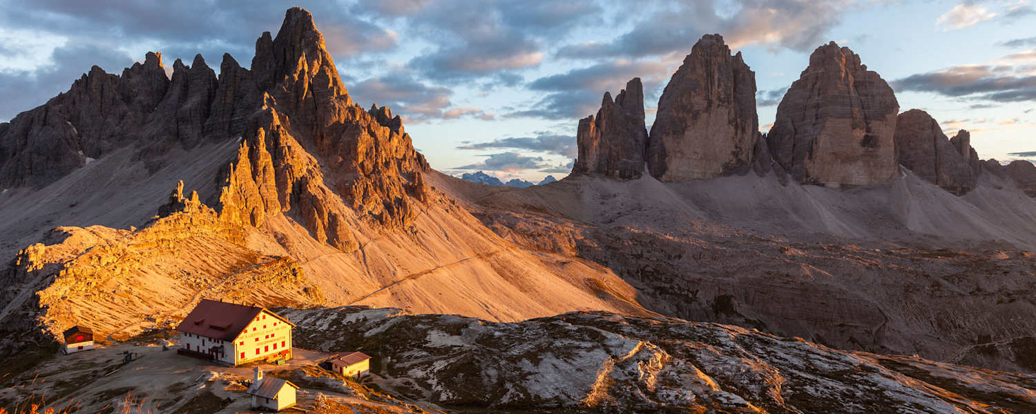 Drei Zinnen Hütte (2.405 m) in den Dolomiten