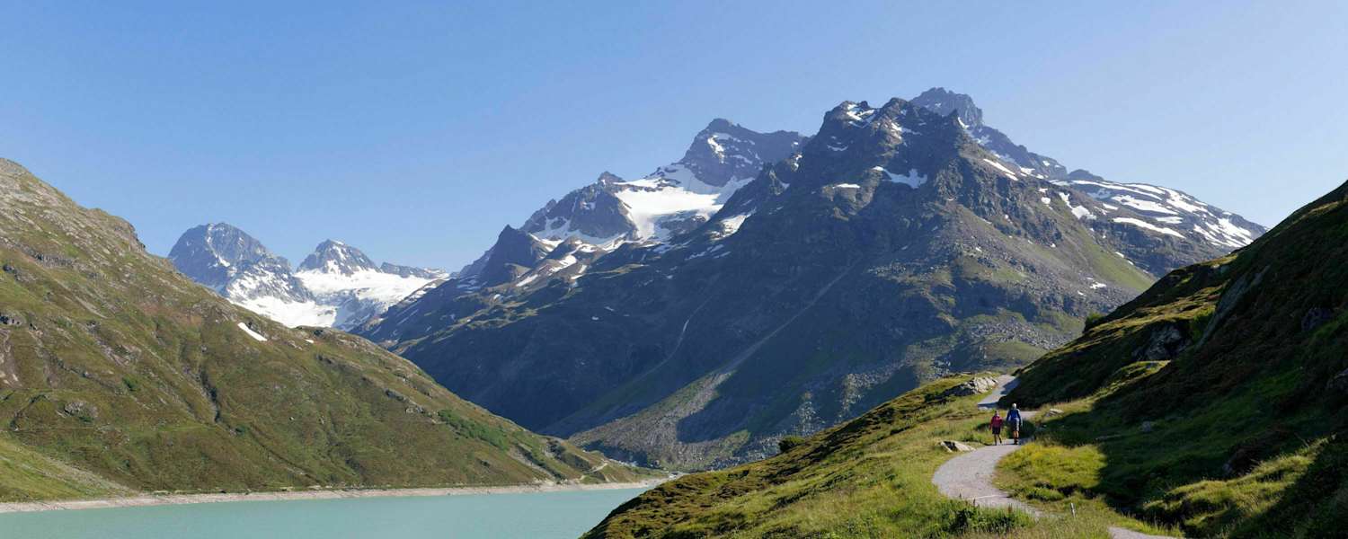 Silvretta-Stausee mit Piz Buin (links) und Schattenspitze