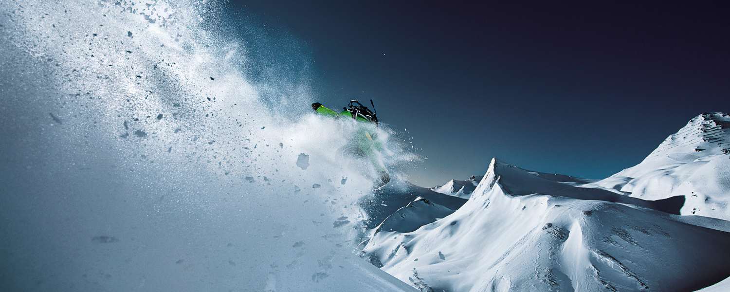 Snowboarder im Tiefschnee