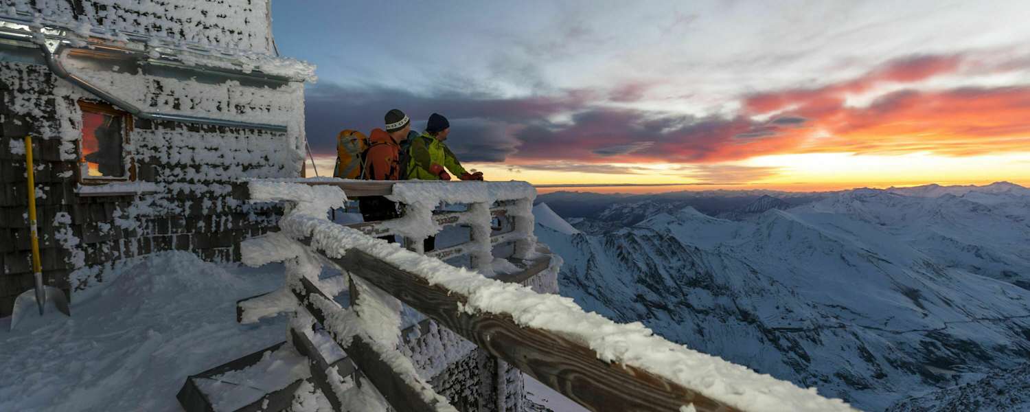 Sonnenaufgang auf der höchsten Hütte Österreichs, der Erzherzog-Johann-Hütte am Großglockner.