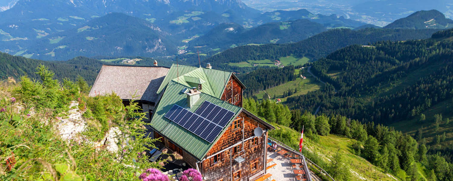 Auch das Purtschellerhaus in den Berchtesgadener Alpen hat wieder im Tagesbetrieb geöffnet