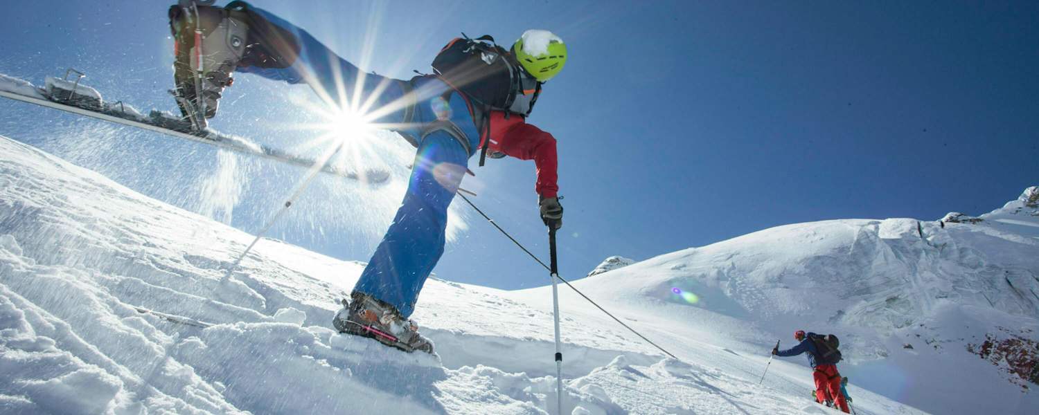Skitourengehen: Auf die richtige Technik kommt es an. Aufstieg zur Suldenspitze in Südtirol, Italien